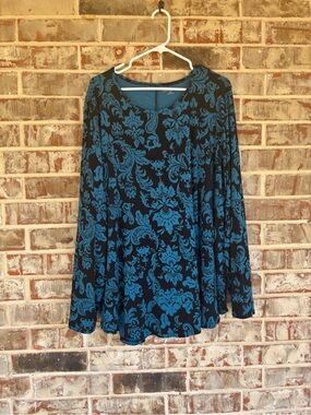Lane Bryant Black & Teal Floral Long-Sleeve Swing Top